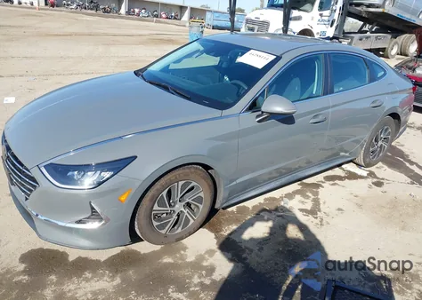 2021 Hyundai Sonata Blue z USA, uszkodzony, nr VIN KMHL24JJ2MA033387